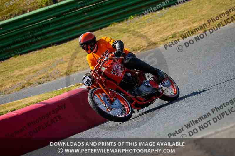 Vintage motorcycle club;eventdigitalimages;mallory park;mallory park trackday photographs;no limits trackdays;peter wileman photography;trackday digital images;trackday photos;vmcc festival 1000 bikes photographs